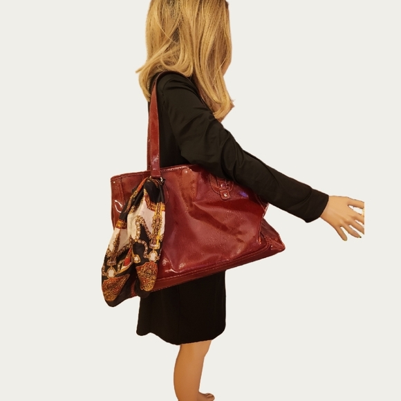 Vintage Textured Deep Red Vegan Patent Leather Liz Claiborne Tote - Picture 4 of 17